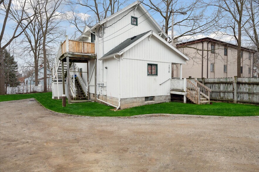 More Photos Of 1216 N Chestnut St, Lansing Apartments For Sale