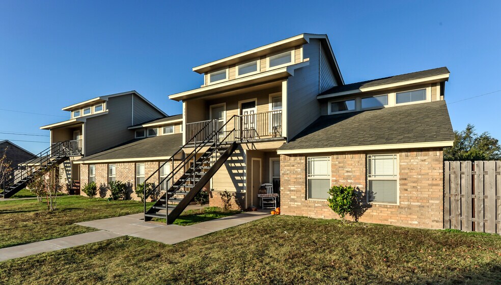 Primary Photo Of 111 E St, Elgin Apartments For Sale
