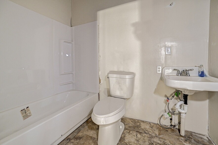 More Photos Of 411 S Kaufman St, Newton Lodge Meeting Hall For Sale