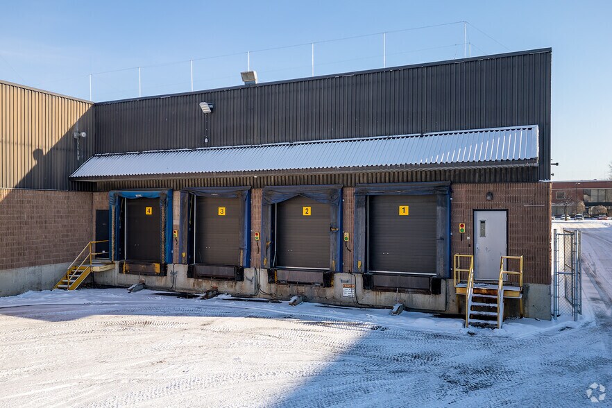 More Photos Of 1805 Av 50E, Lachine Warehouse For Lease