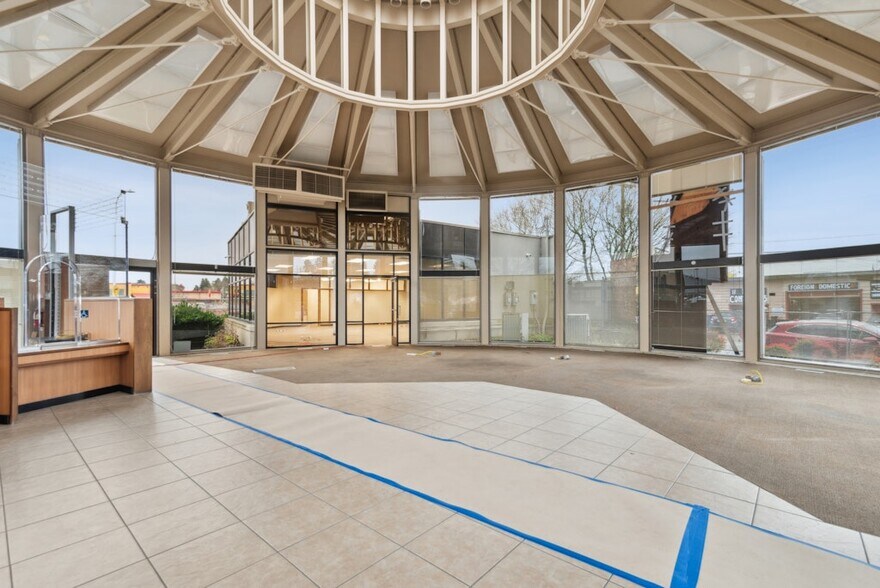 More Photos Of 1616 SW 100th St, Seattle Bank For Sale