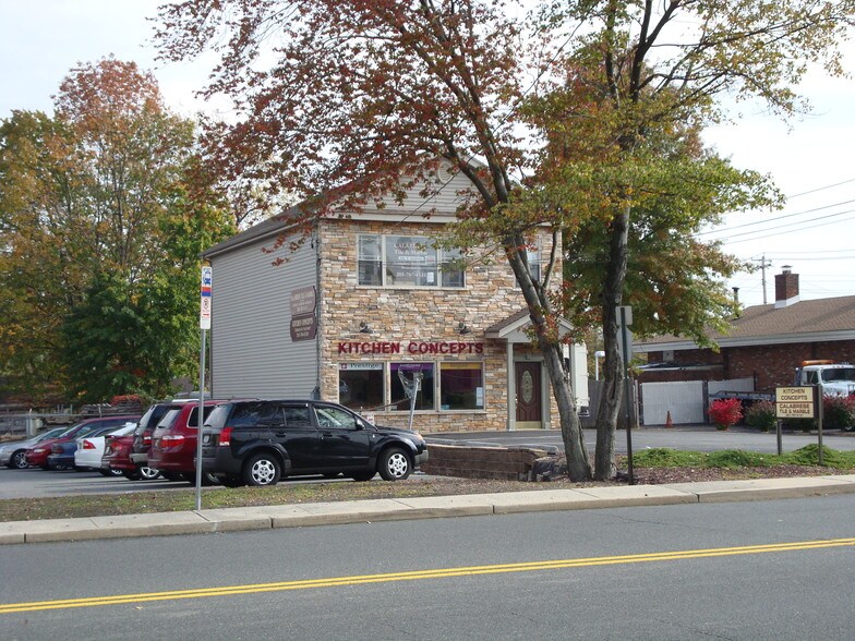 More Photos Of 422 Livingston St, Norwood Freestanding For Sale