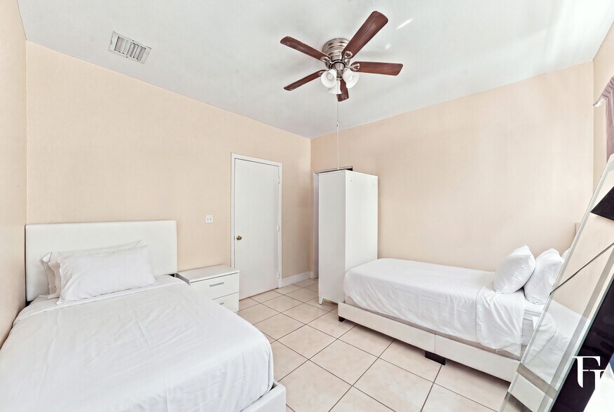 More Photos Of 1353 SW 1st St, Miami Storefront Retail Residential For Sale