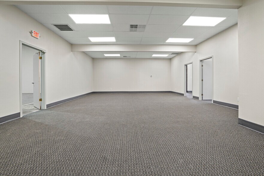 More Photos Of 808 S Blue Mound Rd, Fort Worth Unknown For Lease