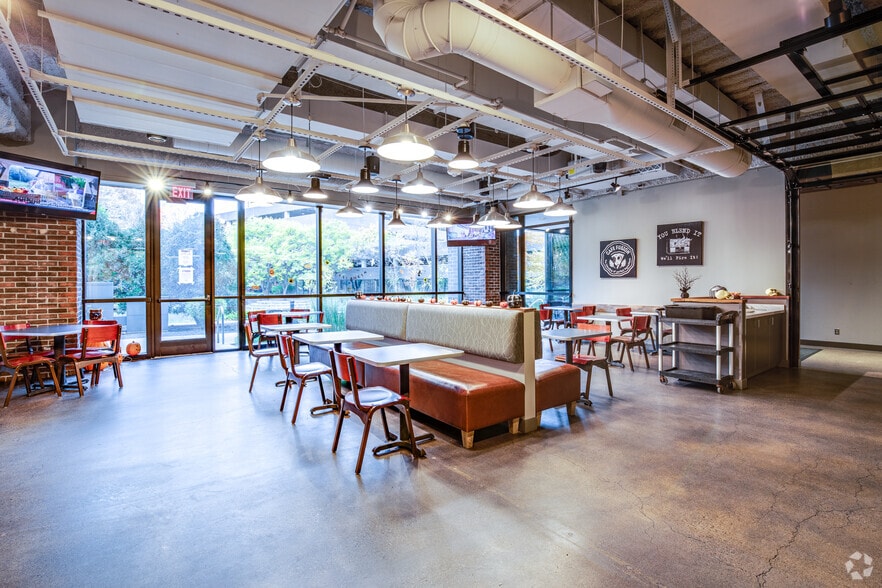 More Photos Of 8400 Normandale Lake Blvd, Bloomington Coworking Space