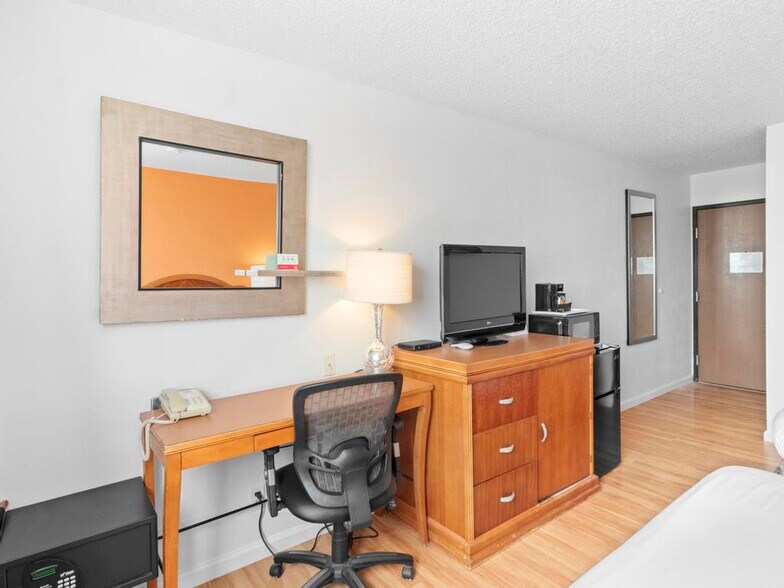 More Photos Of 1419 W 3rd St, Alliance Hotel For Sale