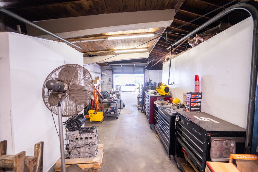 More Photos Of 8420 N Florida Ave, Tampa Auto Repair For Sale
