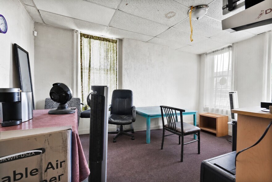 More Photos Of 10617 Jamaica Ave, Richmond Hill General Retail For Sale