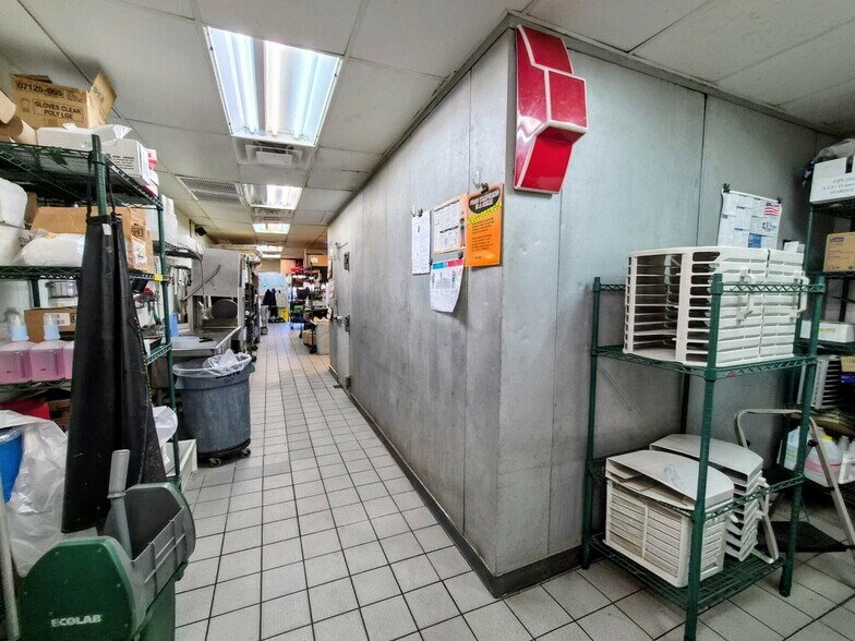 More Photos Of 3471 E Causeway Approach, Mandeville General Retail For Lease