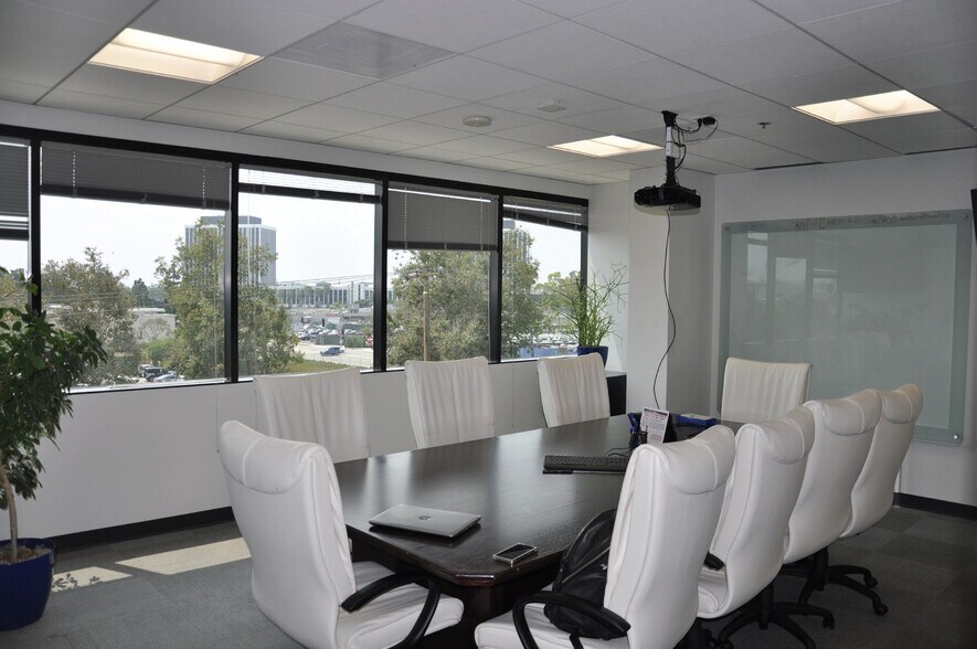 More Photos Of 13160 Mindanao Way, Marina Del Rey Medical For Lease