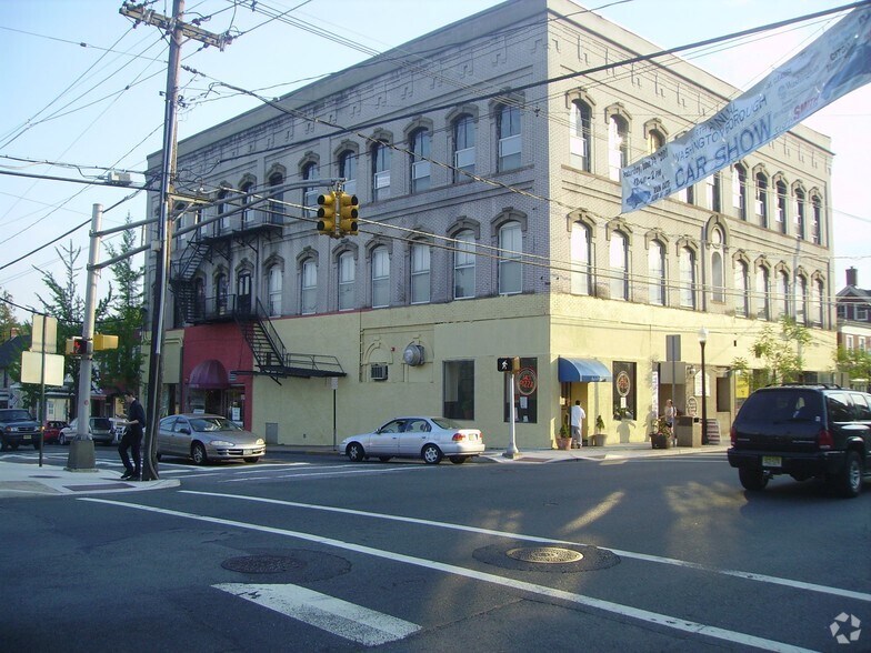 More Photos Of 1-5 W Washington Ave, Washington Apartments For Sale