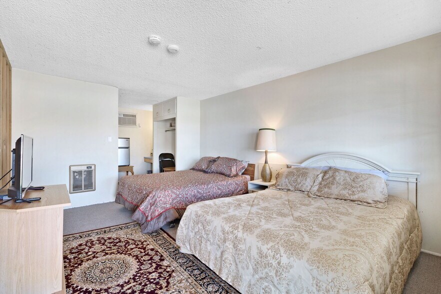 More Photos Of 12900 Soda Lake Rd, Santa Margarita Hotel For Sale