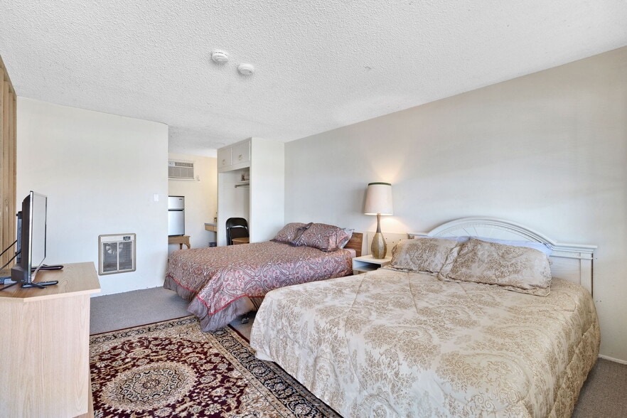 More Photos Of 12900 Soda Lake Rd, Santa Margarita Hotel For Lease