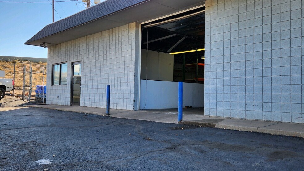 More Photos Of 3730 Paris St, Denver Warehouse For Lease
