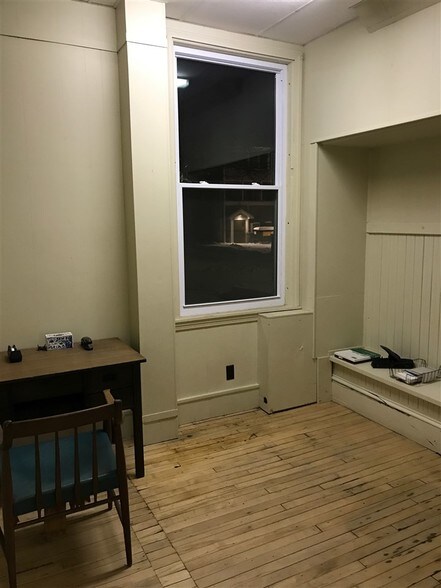 More Photos Of 42 Central St, Newport Flex For Lease