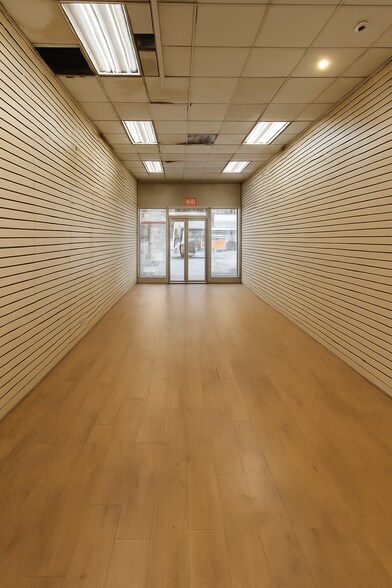 More Photos Of 472 Fulton St, Brooklyn Storefront Retail Office For Lease