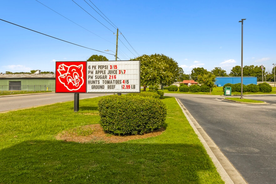 More Photos Of 208 E Mcintyre St, Mullins Supermarket For Sale