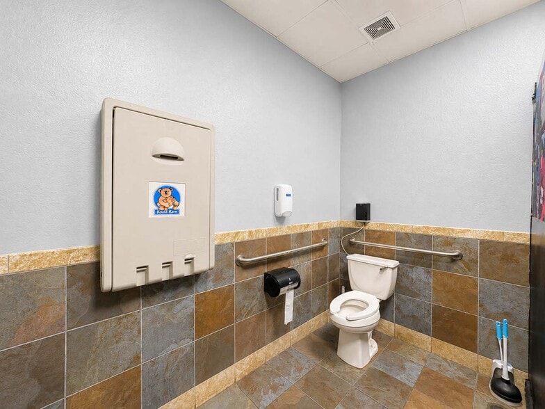 More Photos Of 9721 W Broadway St, Pearland Restaurant For Sale