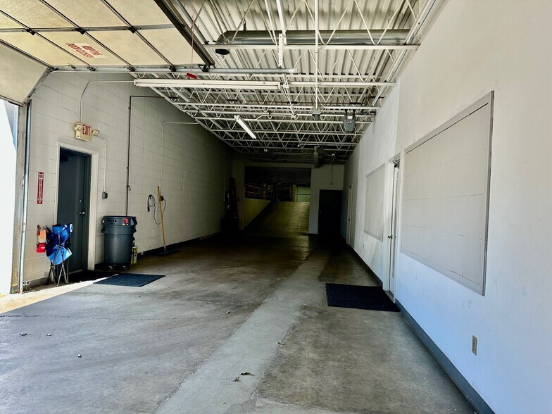 More Photos Of 4030 Simon Rd, Youngstown Manufacturing For Sale
