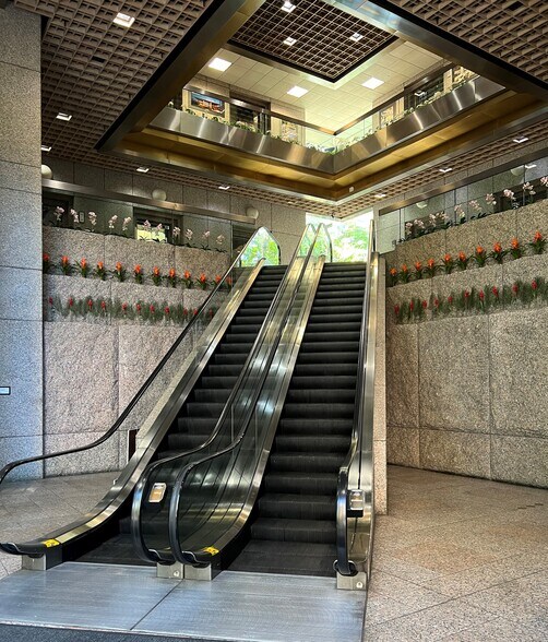 More Photos Of 1100 Alakea St, Honolulu Office For Sale