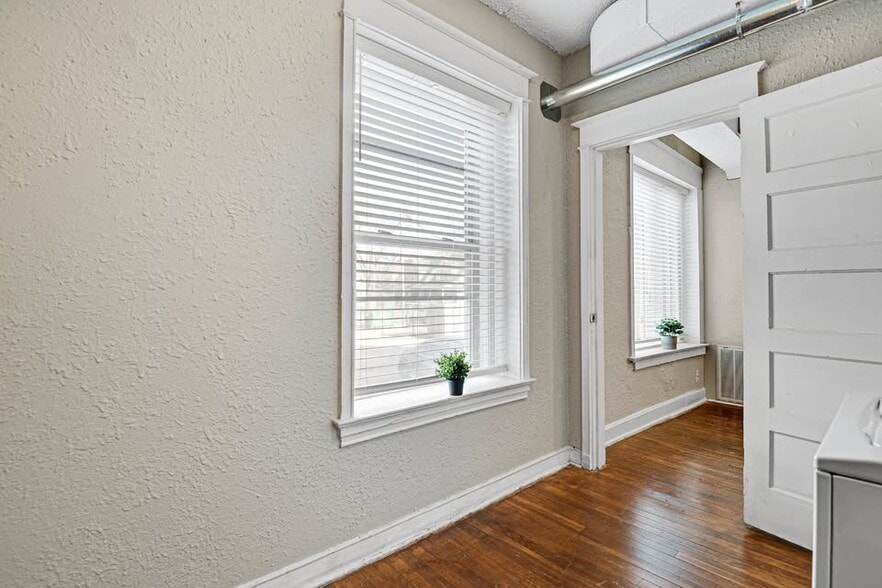 More Photos Of 1114 E Armour Blvd, Kansas City Apartments For Sale