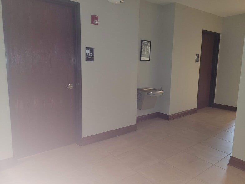 More Photos Of 116 County Line Rd W, Westerville Loft Creative Space For Sale