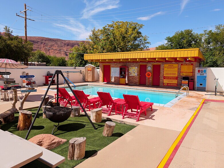 More Photos Of 166 S 400 E, Moab Hotel For Sale