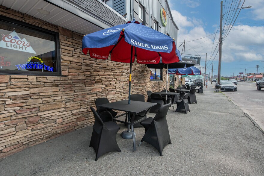 More Photos Of 932 Wyoming Ave, Scranton Bar For Sale