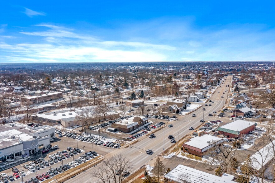 More Photos Of 1315 E Main St, St Charles Warehouse For Sale