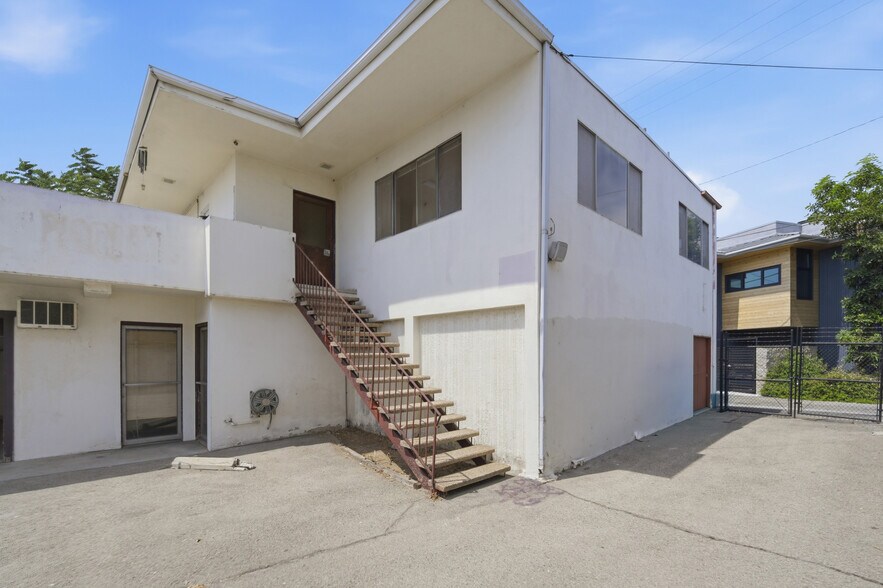 More Photos Of 915 W Olive Ave, Burbank Office For Sale