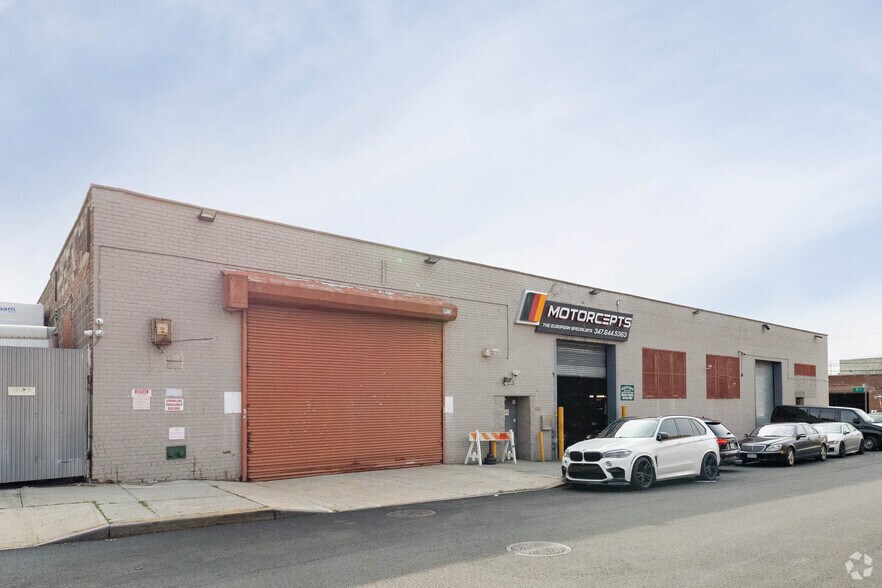 More Photos Of 89-48 129th St, Richmond Hill Warehouse For Lease