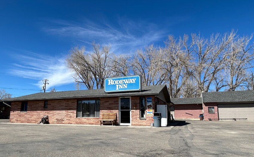 More Photos Of 610 E Hart St, Buffalo Hotel For Sale