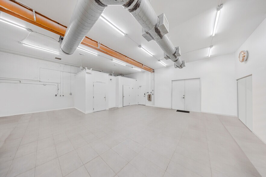 More Photos Of 2081 NW 7th Ave, Miami Warehouse For Sale