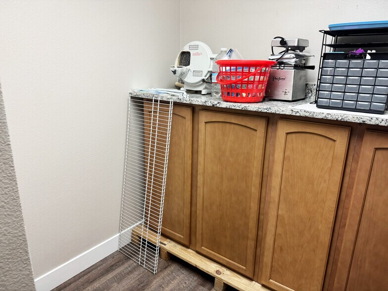 More Photos Of 845 N State St, Orem Office For Lease