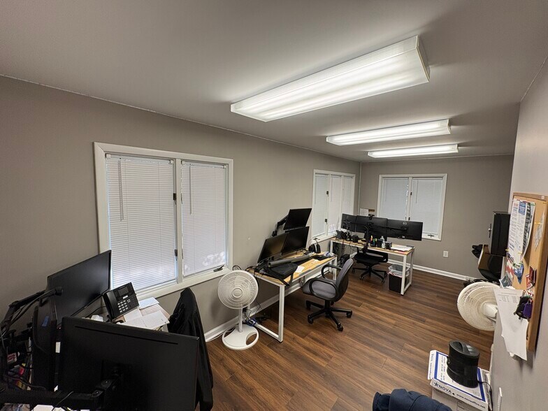 More Photos Of 4371 Charlotte Hwy, Clover Office For Sale