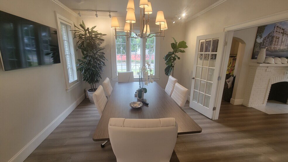 More Photos Of 119 Cherokee Rd, Charlotte Office For Lease