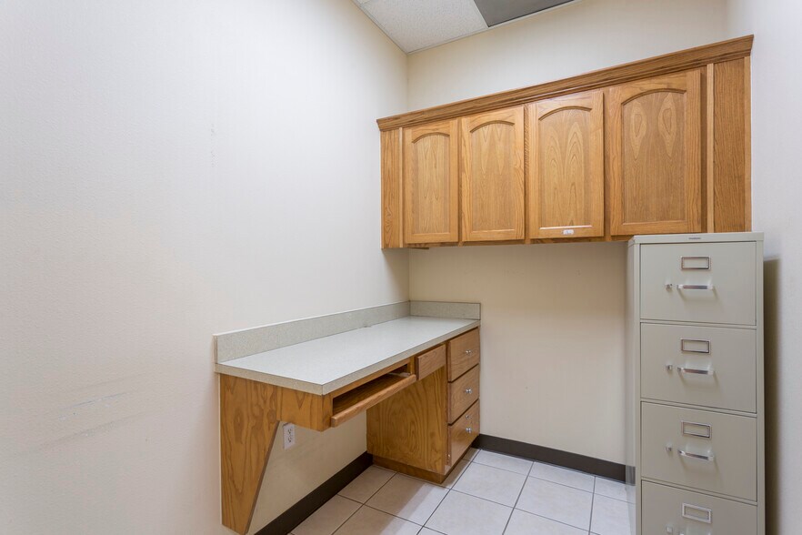 More Photos Of 1022 E Griffin Pky, Mission Medical For Sale
