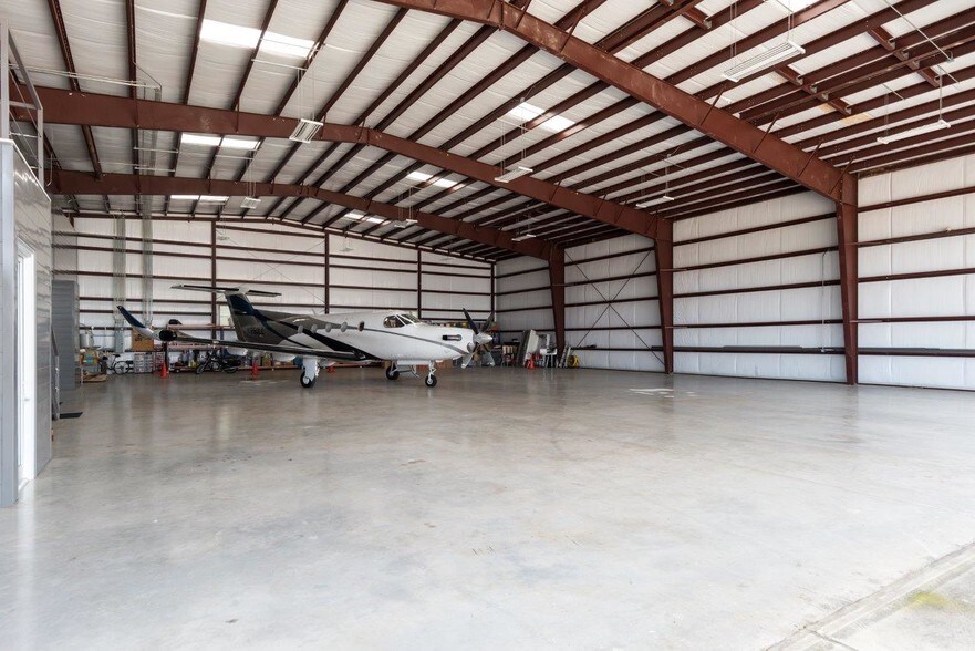 More Photos Of 18000 Groeschke Rd, Houston Airplane Hangar For Sale