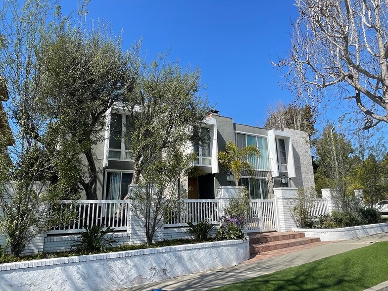 More Photos Of 7758 W 91st St, Playa del Rey Apartments For Sale