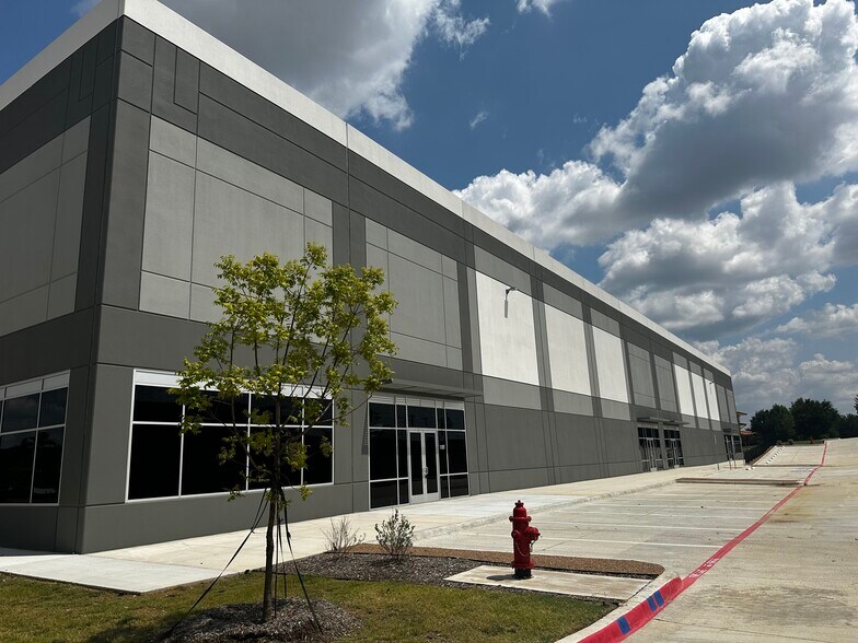 More Photos Of 4310 N Belt Line Rd, Irving Warehouse For Lease