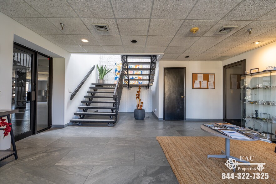 More Photos Of 22 Commerce Rd, Newtown Light Manufacturing For Lease