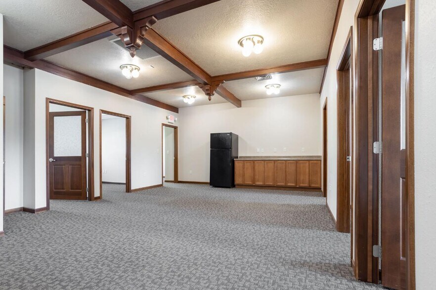 More Photos Of 2000 Burdick Expy E, Minot Office For Sale