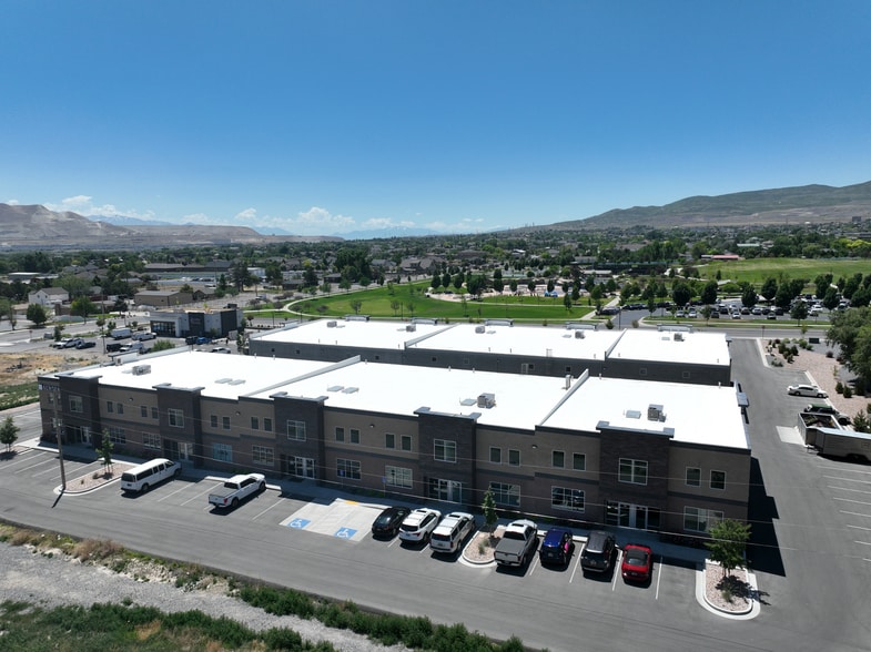 More Photos Of 2764-2808 W 14000 S, Bluffdale Showroom For Lease