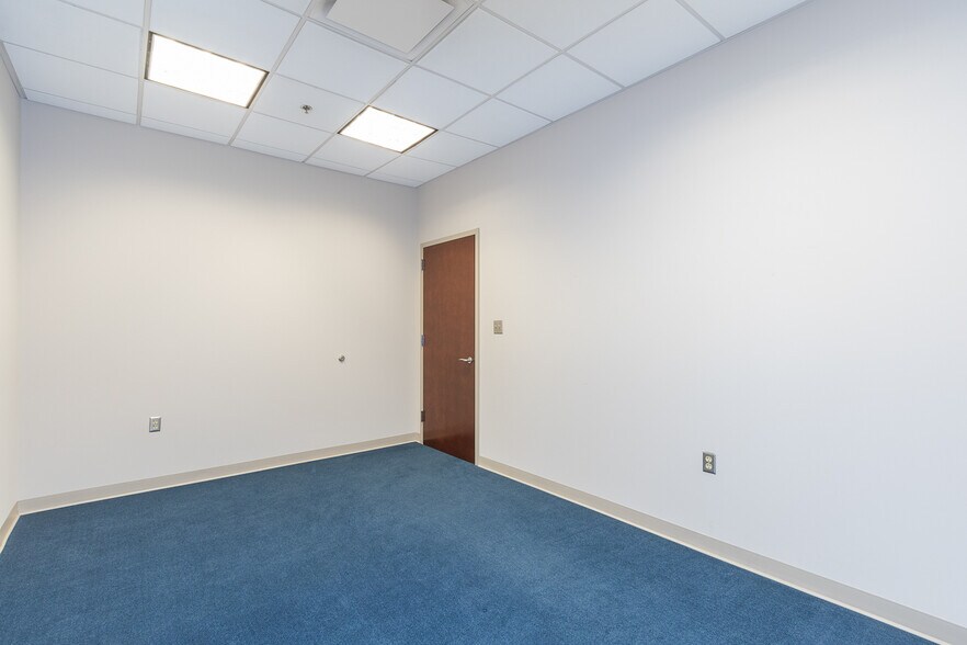 More Photos Of 129 N Main St, Anderson Office For Lease