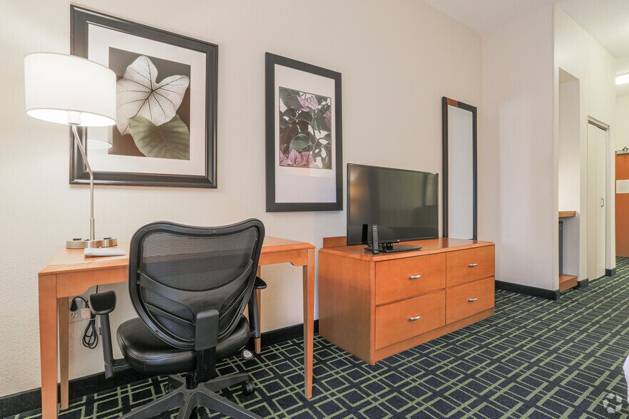 More Photos Of 1520 Mount Garfield Rd, Norton Shores Hotel For Sale