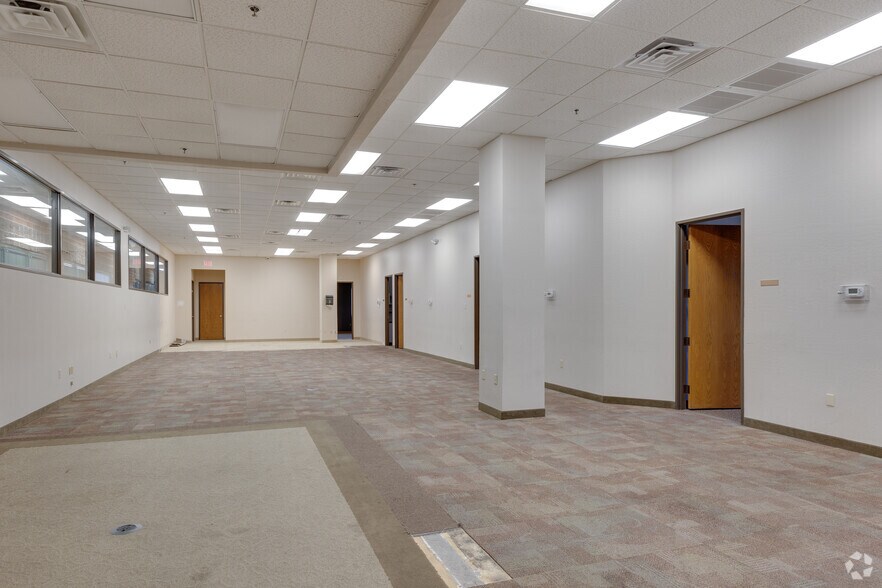 More Photos Of 14804 N Cave Creek Rd, Phoenix Office For Sale