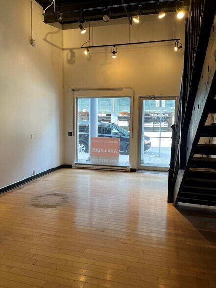 More Photos Of 518-522 N Water St, Milwaukee Storefront Retail Office For Sale