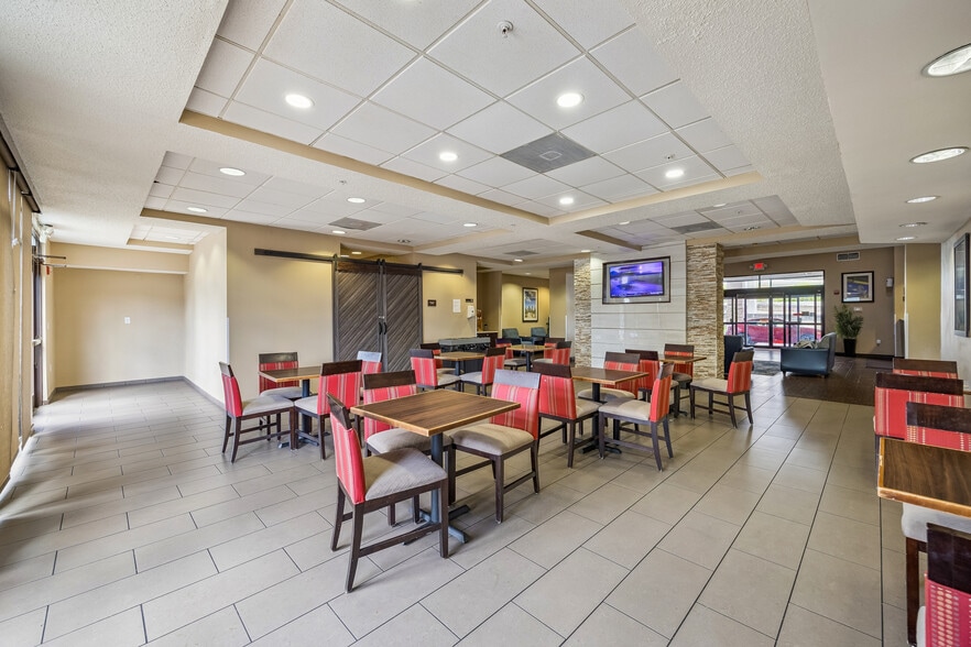 More Photos Of 11050 Southwest Fwy, Houston Hotel For Sale
