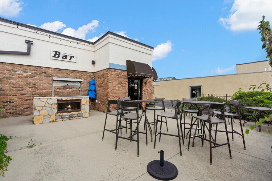 More Photos Of 824 Paul Bunyan, Bemidji Restaurant For Sale