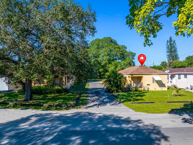 More Photos Of 2459 Pierce St, Hollywood Apartments For Sale